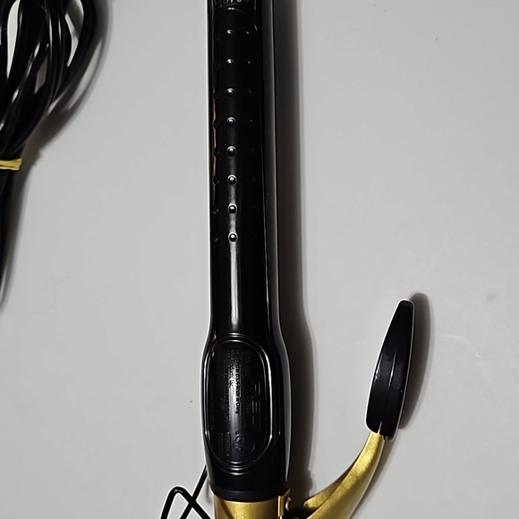 Red by Kiss Curling Iron Model KC105 1.25" - Picture 4 of 7